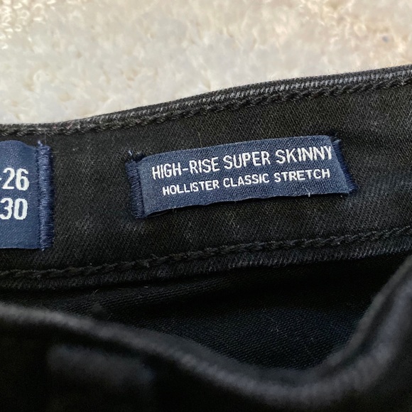 EUC hollister jeans - Picture 3 of 3
